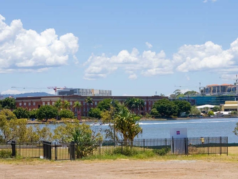 111/16 Waterline Crescent, Bulimba QLD 4171
