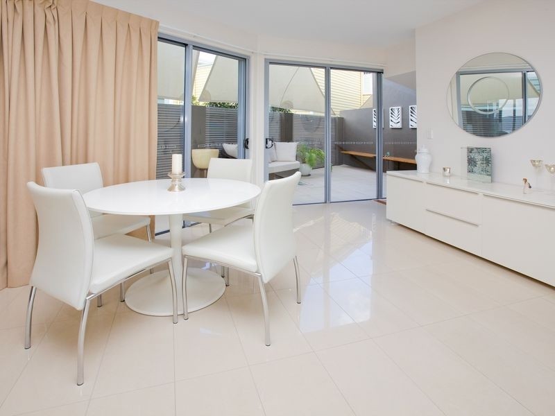 2/25 Princess Street, Bulimba QLD 4171