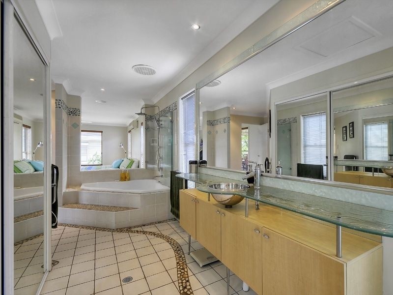 52 McConnell Street, Bulimba QLD 4171