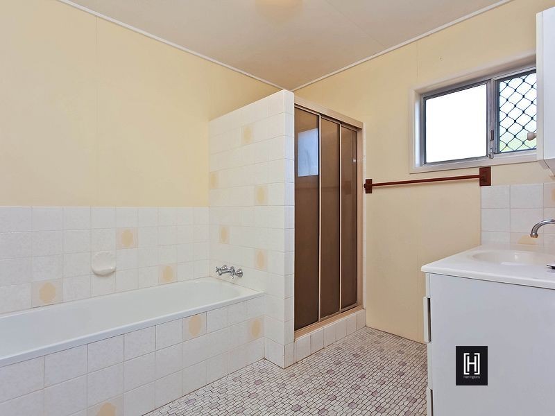 68 Mingera Street, Mansfield QLD 4122