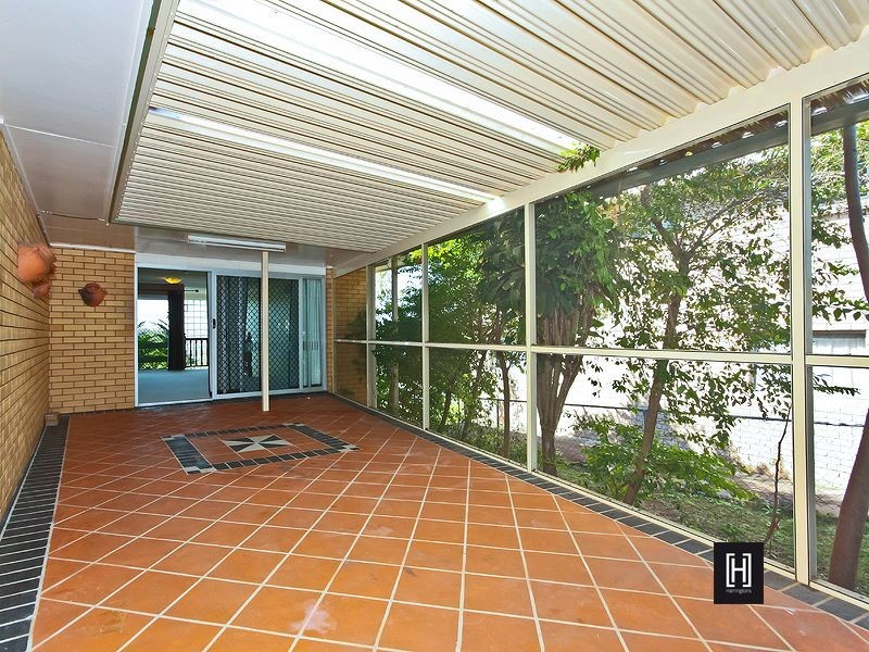 68 Mingera Street, Mansfield QLD 4122