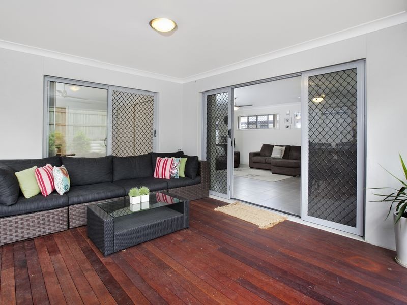 18 Rymera Crescent, Gumdale QLD 4154