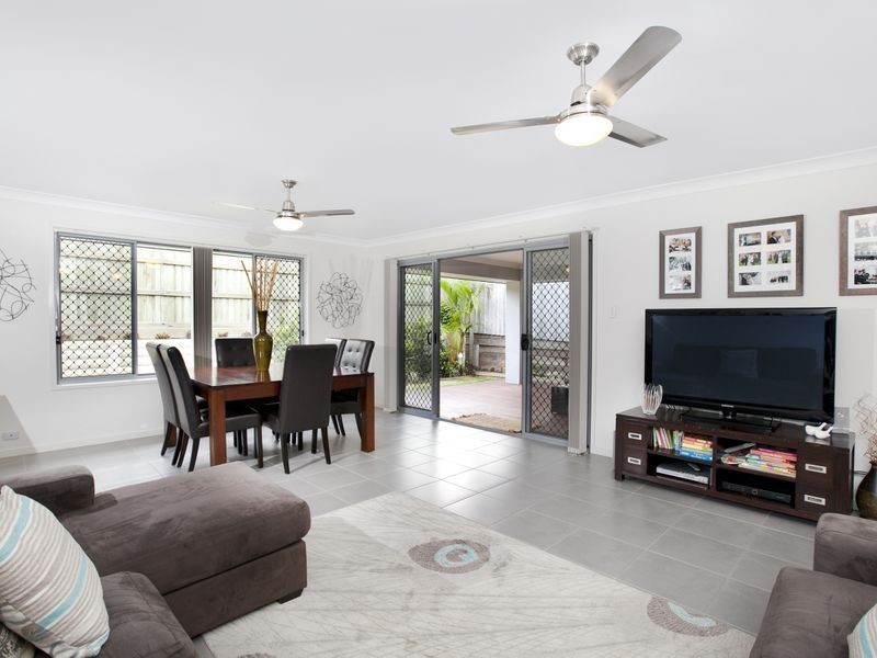 18 Rymera Crescent, Gumdale QLD 4154