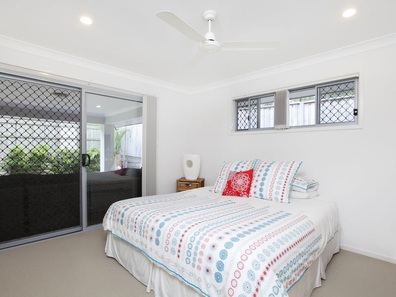 18 Rymera Crescent, Gumdale QLD 4154