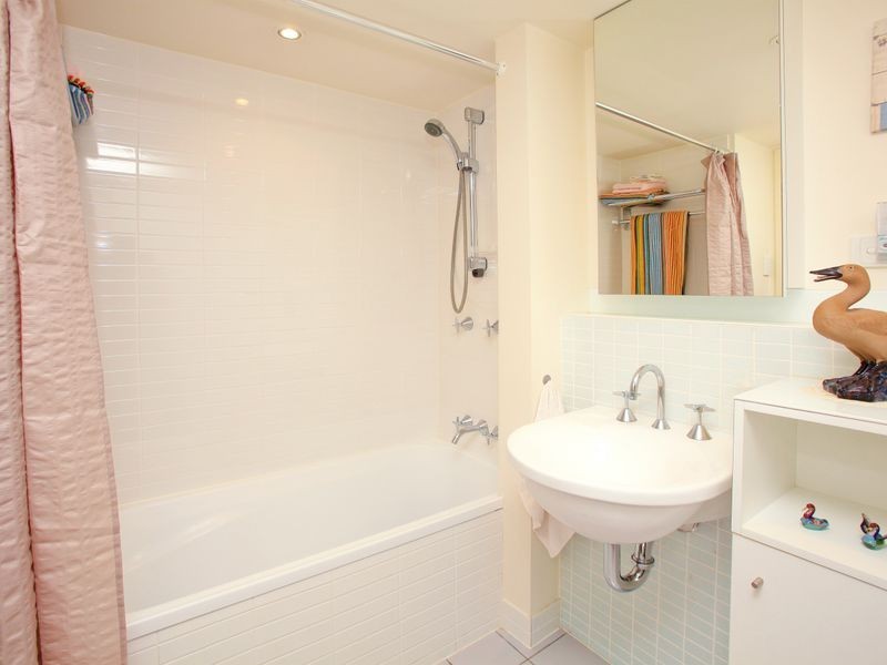 326/64 Macquarie Street, Newstead QLD 4006