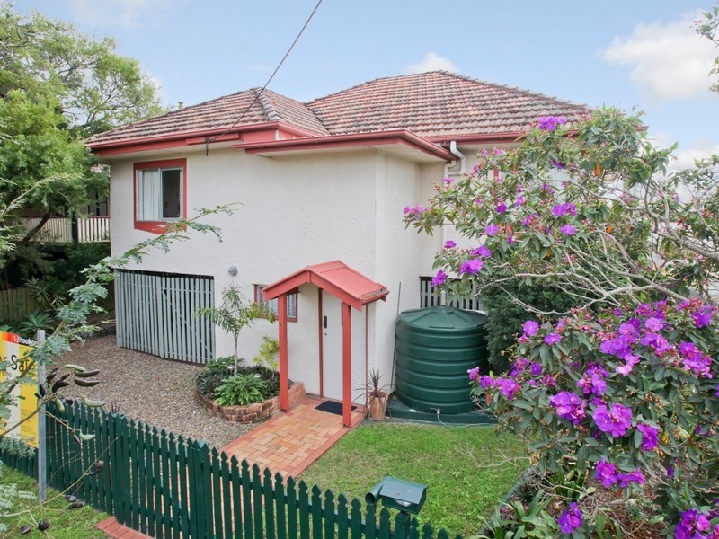 3 Love Street, Fairfield QLD 4103