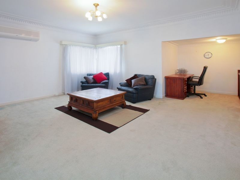 3 Love Street, Fairfield QLD 4103