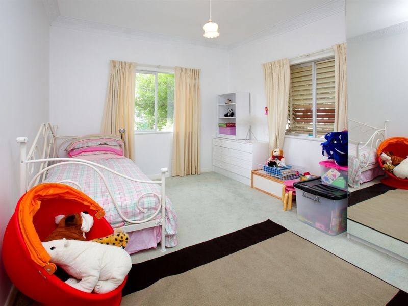 3 Love Street, Fairfield QLD 4103