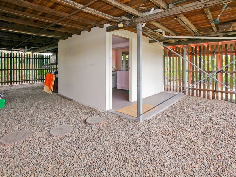 3 Love Street, Fairfield QLD 4103