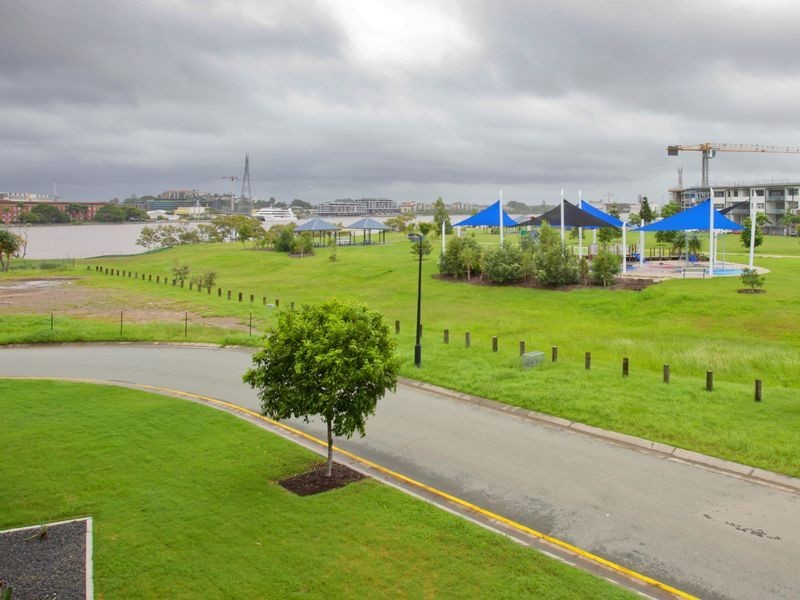 223/16 Waterline Crescent, Bulimba QLD 4171