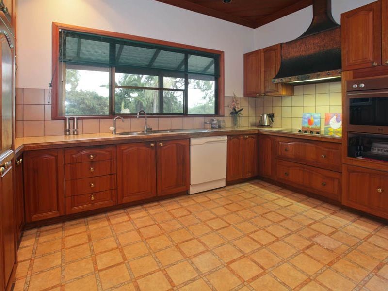 16 Taylor Street, Balmoral QLD 4171