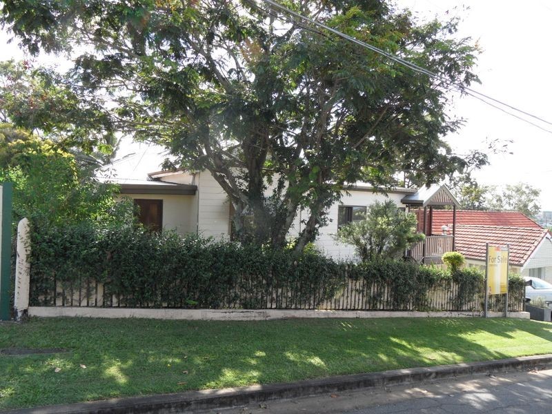 16 Taylor Street, Balmoral QLD 4171