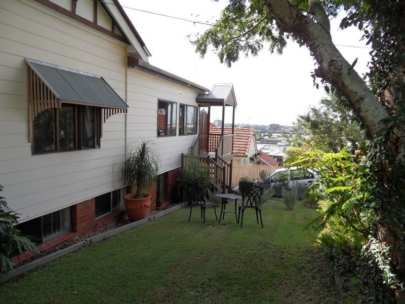 16 Taylor Street, Balmoral QLD 4171