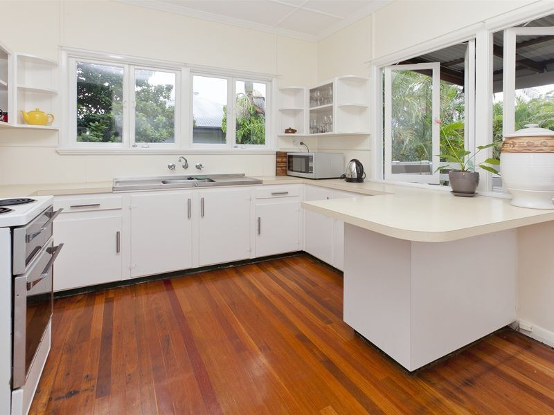 9 Uranus Avenue, Seven Hills QLD 4170