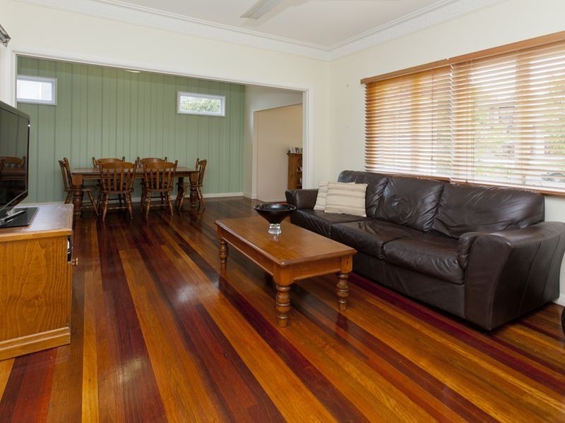 9 Uranus Avenue, Seven Hills QLD 4170