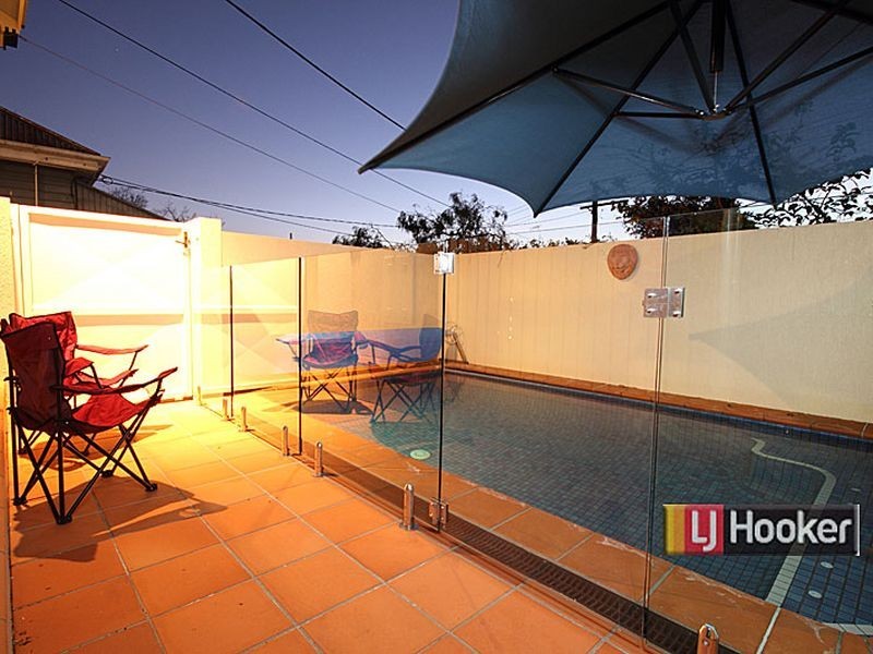 33 Wambool Street, Bulimba QLD 4171