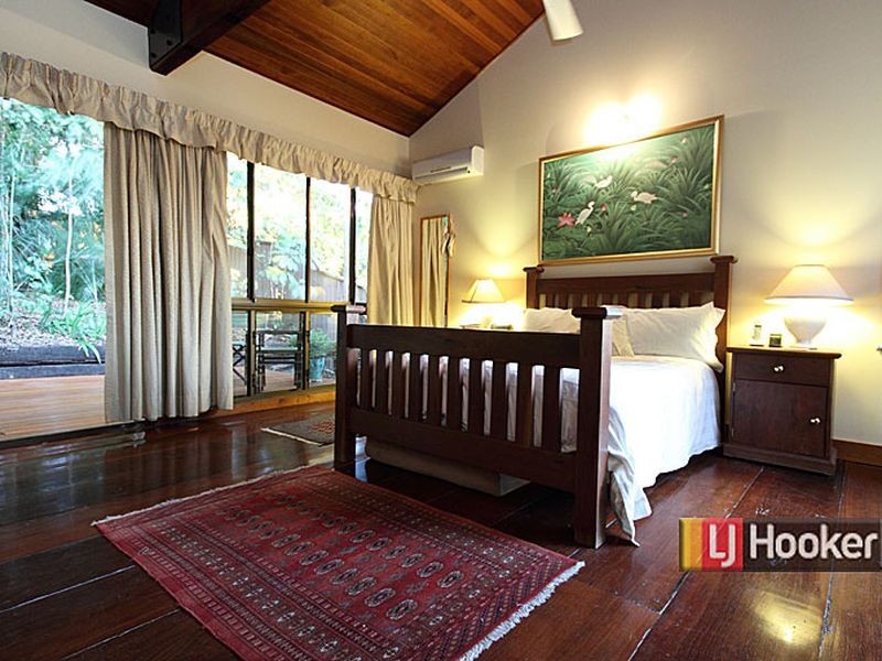 33 Wambool Street, Bulimba QLD 4171