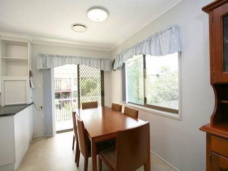12 Redleaf Street, Mansfield QLD 4122