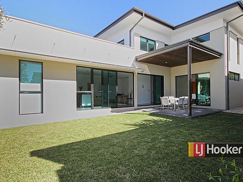 9 Edgewater Place, Bulimba QLD 4171