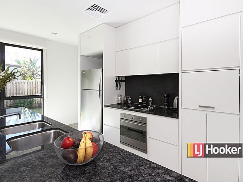 9 Edgewater Place, Bulimba QLD 4171