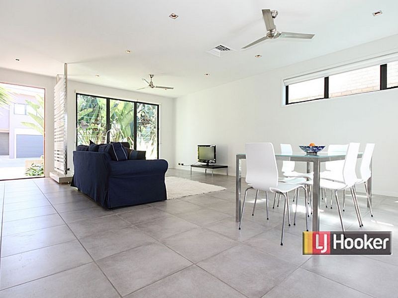 9 Edgewater Place, Bulimba QLD 4171