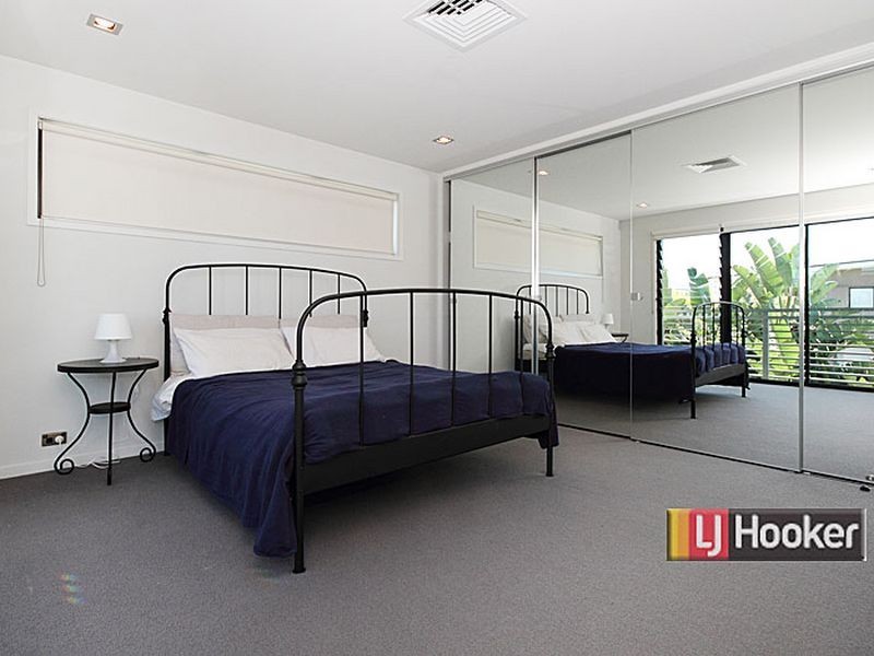 9 Edgewater Place, Bulimba QLD 4171