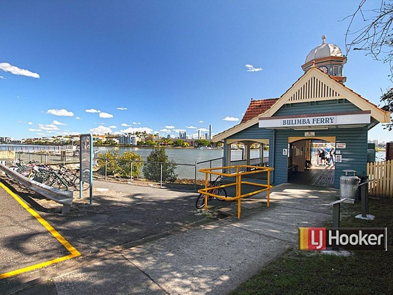9 Edgewater Place, Bulimba QLD 4171