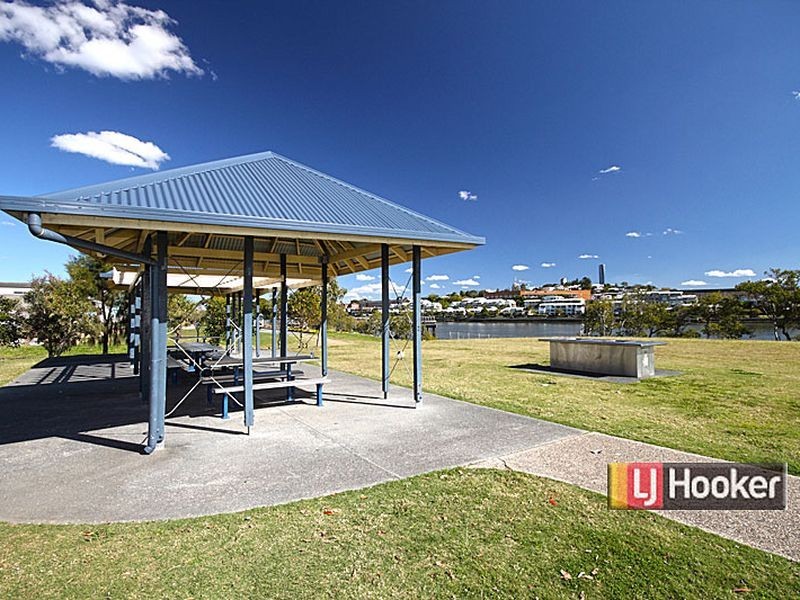 9 Edgewater Place, Bulimba QLD 4171