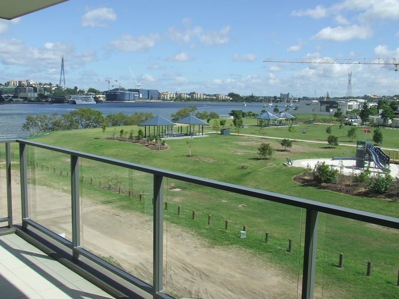 131/16 Waterline Crescent, Bulimba QLD 4171