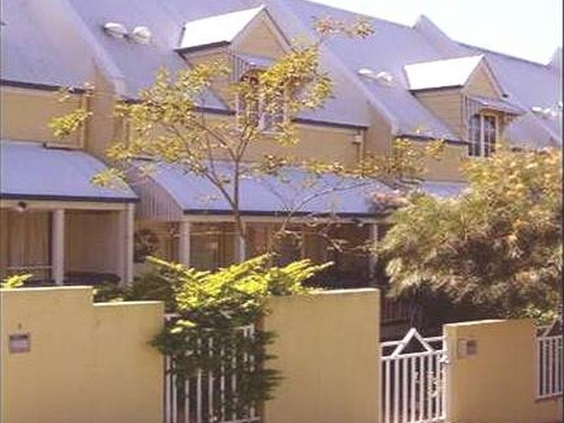 3/7 Miles Street, Hawthorne QLD 4171