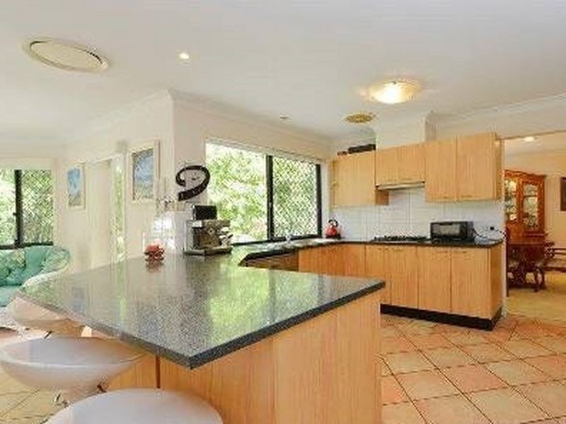 37 Virginia Avenue, Hawthorne QLD 4171