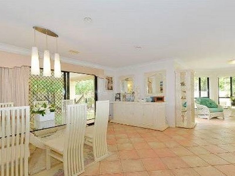 37 Virginia Avenue, Hawthorne QLD 4171