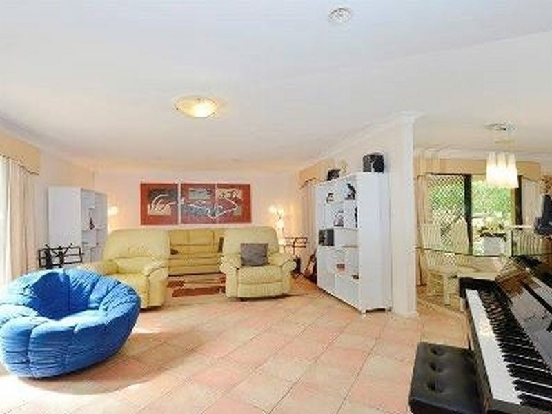 37 Virginia Avenue, Hawthorne QLD 4171