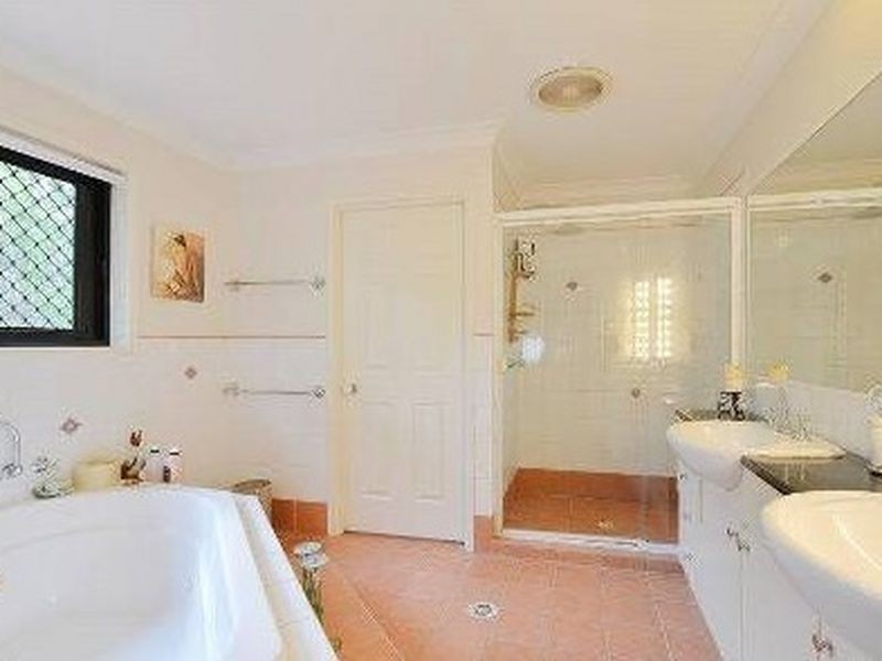 37 Virginia Avenue, Hawthorne QLD 4171