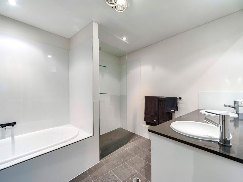 30 Quirinal Crescent, Seven Hills QLD 4170