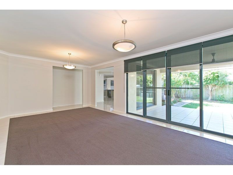 19 Trafalgar Vale Avenue, Wellington Point QLD 4160