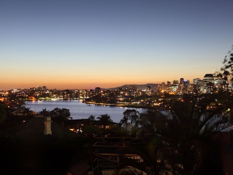 160 Wynnum Road, Norman Park QLD 4170