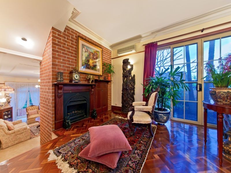 160 Wynnum Road, Norman Park QLD 4170