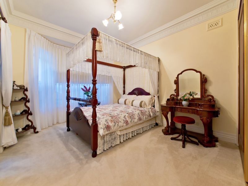 160 Wynnum Road, Norman Park QLD 4170