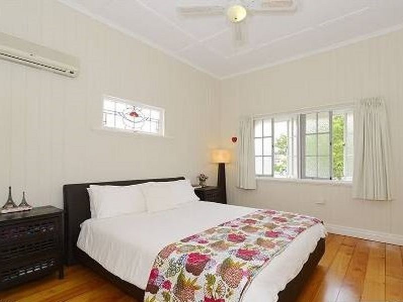 35 Virginia Avenue, Hawthorne QLD 4171