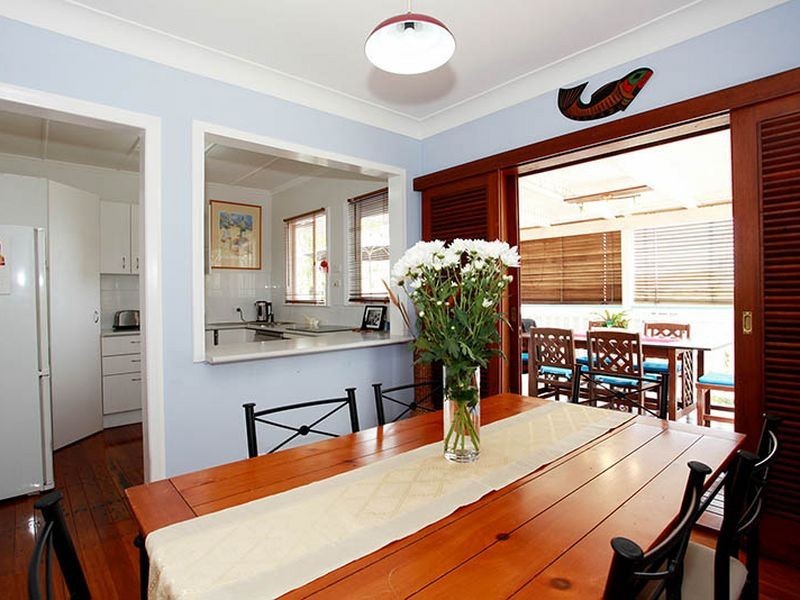 16 Domitia Avenue, Seven Hills QLD 4170