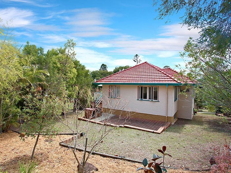 16 Domitia Avenue, Seven Hills QLD 4170