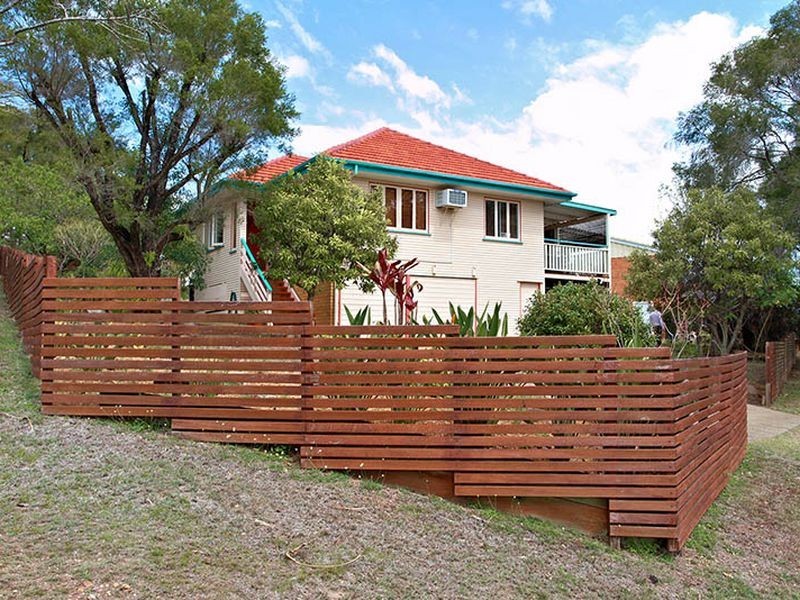 16 Domitia Avenue, Seven Hills QLD 4170