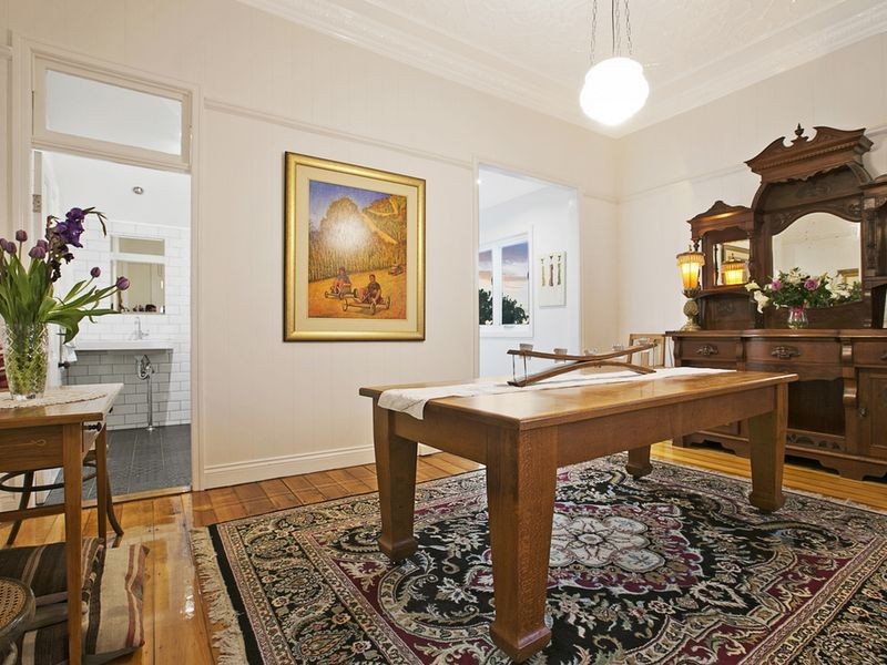 33 Cedar Street, Greenslopes QLD 4120