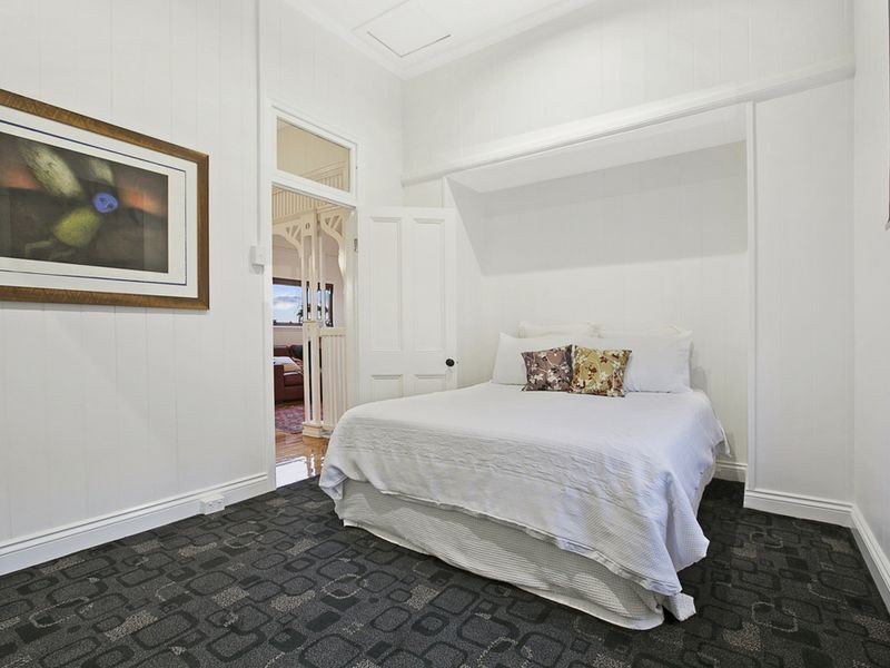 33 Cedar Street, Greenslopes QLD 4120