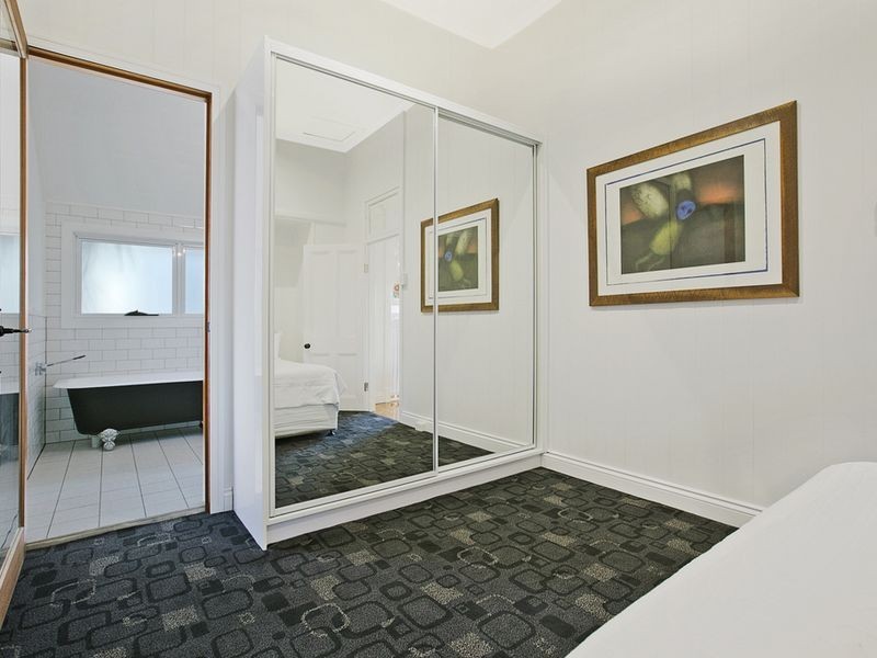 33 Cedar Street, Greenslopes QLD 4120