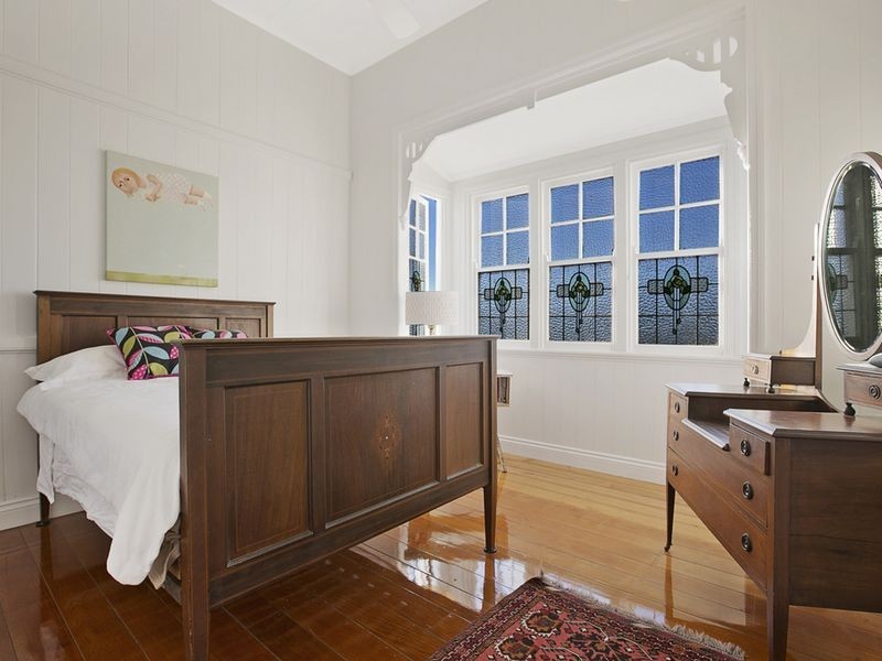 33 Cedar Street, Greenslopes QLD 4120