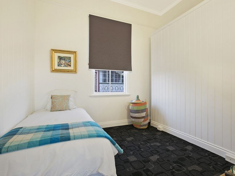 33 Cedar Street, Greenslopes QLD 4120