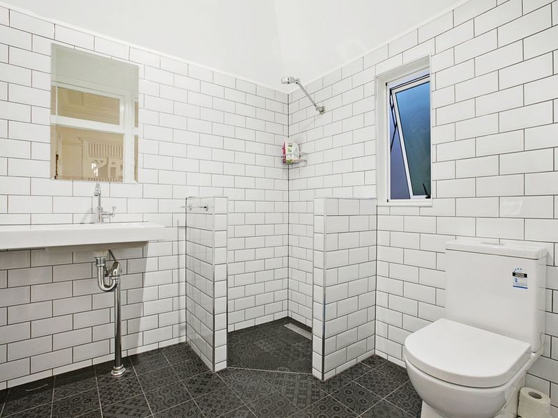 33 Cedar Street, Greenslopes QLD 4120