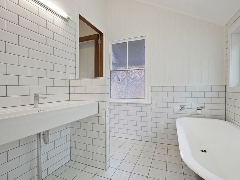 33 Cedar Street, Greenslopes QLD 4120